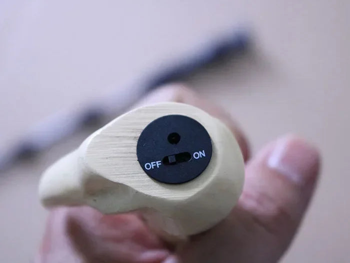 Magiczna Różdżka Harriesa z Efektem Ognia i Światła – Rekwizyt Sceniczny / Cosplay / Prezent 🎩✨